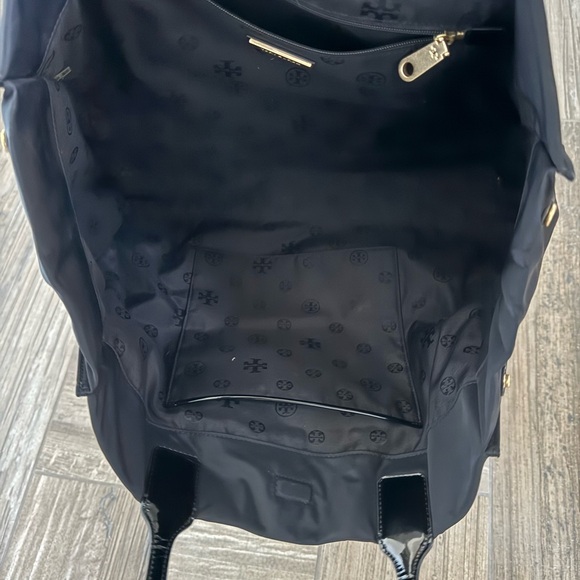 Tory Burch Ella Patent Tote large in black - Picture 14 of 15